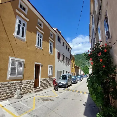 Argo Πανσιόν Cres