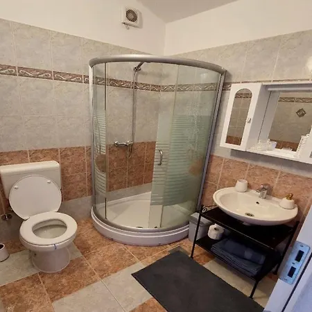 Argo בית הארחה 4*